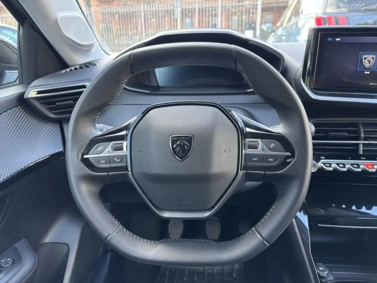 Peugeot 208 usata a Salerno (11)