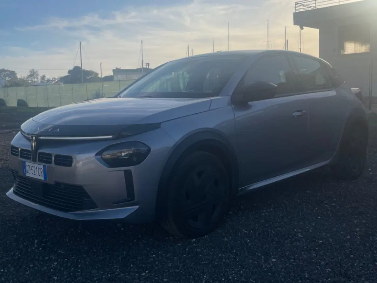 Lancia Ypsilon usata a Salerno