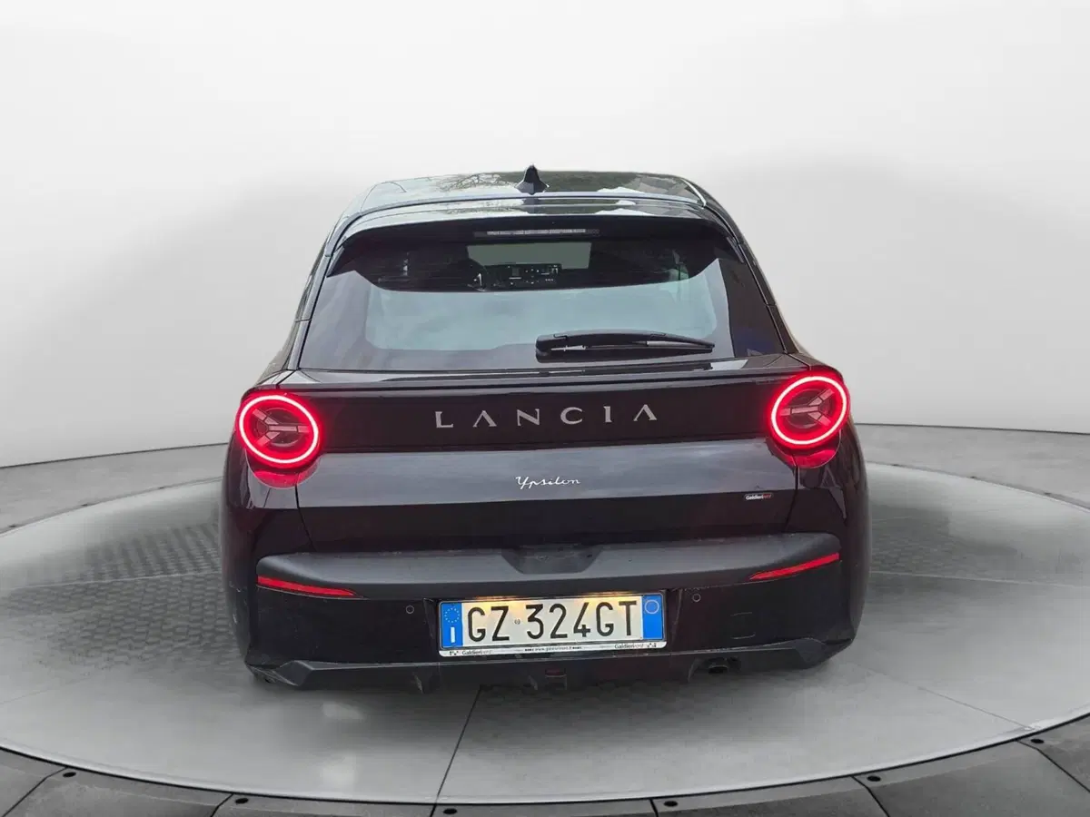 Lancia Ypsilon usata a Salerno (3)