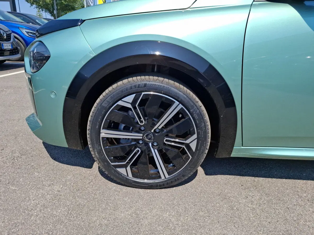 Lancia Ypsilon nuova a Latina (10)