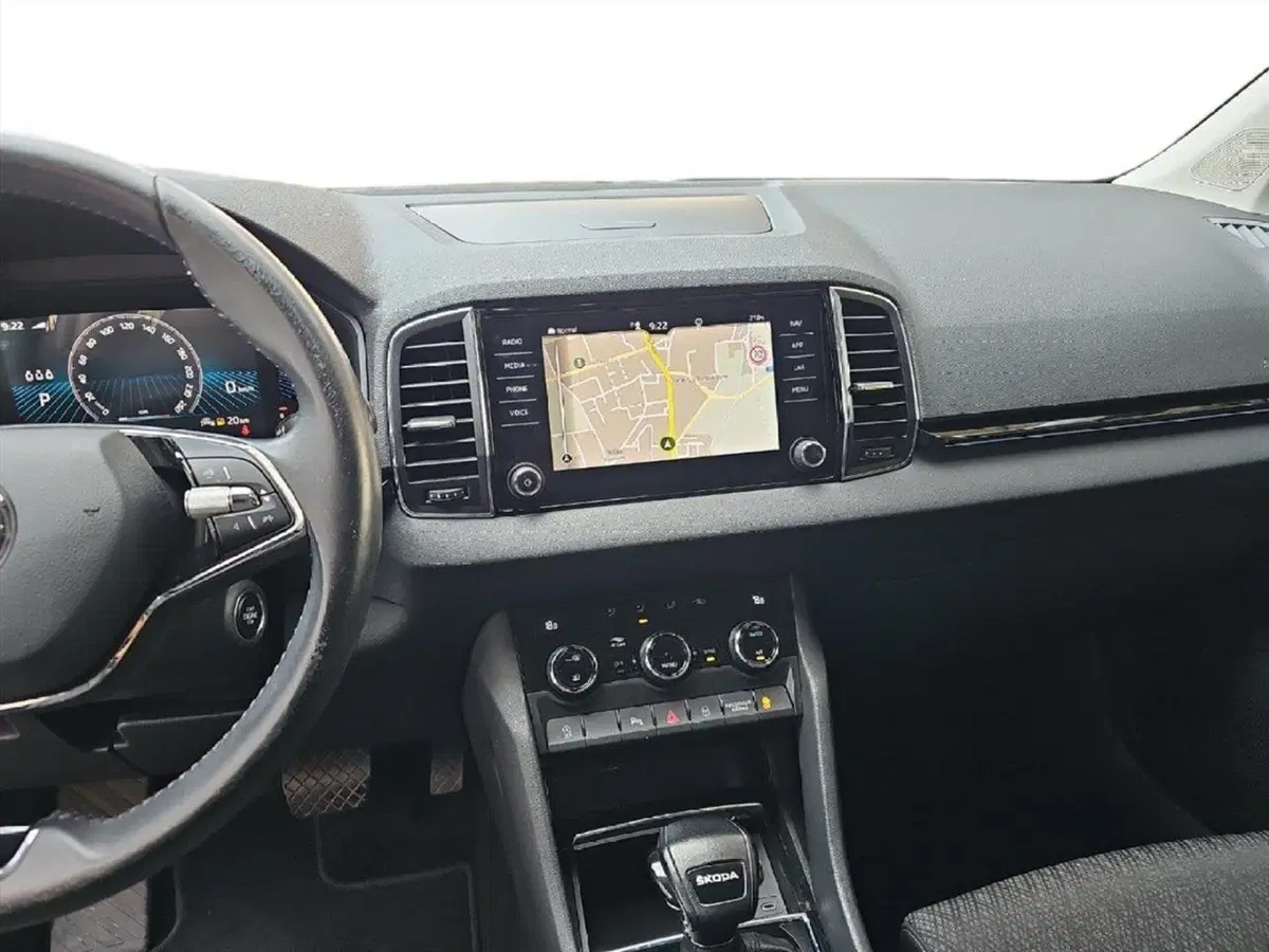 Skoda Karoq usata a Lecco (13)