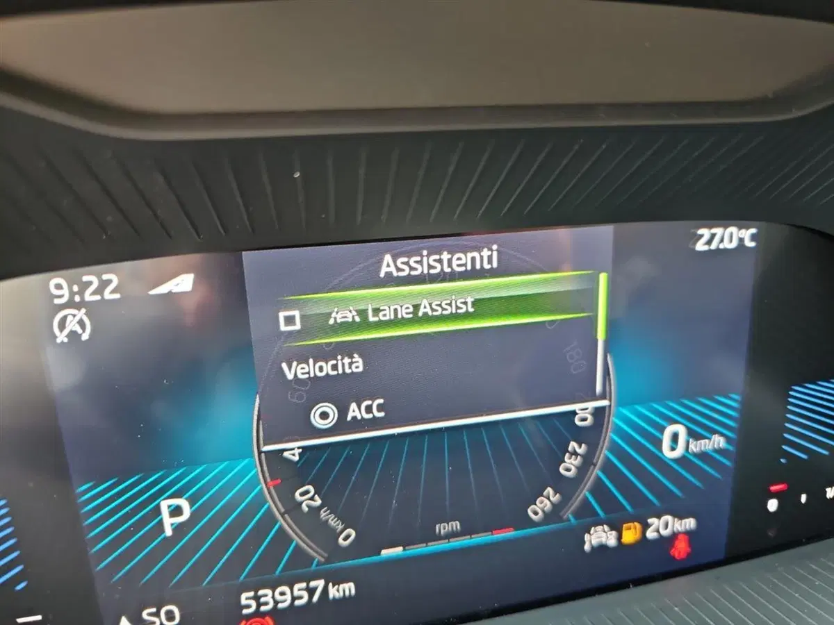 Skoda Karoq usata a Lecco (16)
