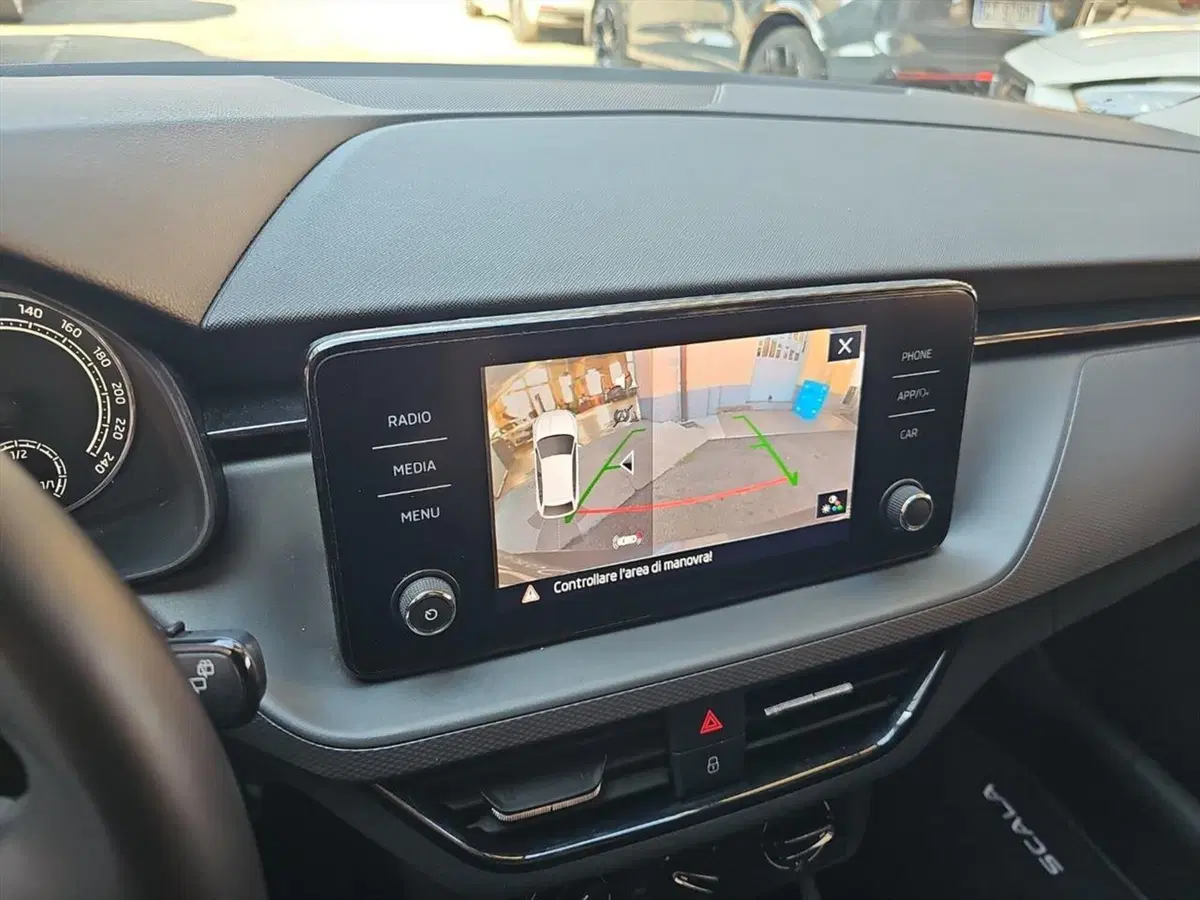 Skoda Scala usata a Lecco (16)