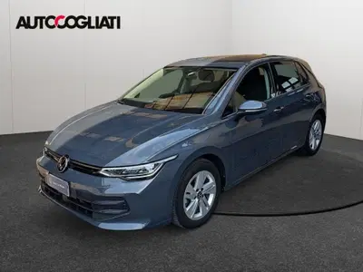 Volkswagen Golf 2.0 TDI SCR Life del 2025 usata a Merate