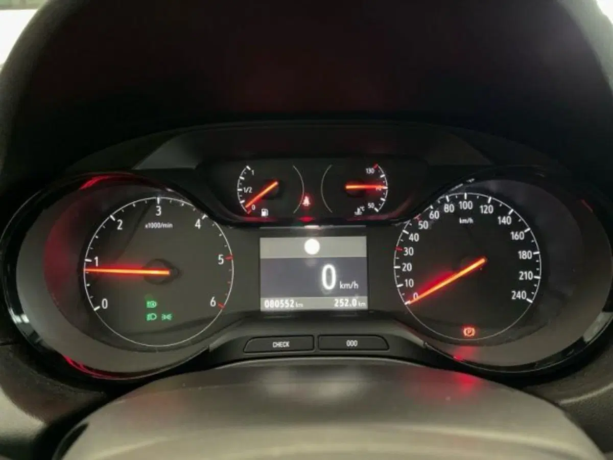 Opel Grandland X usata a Ancona (12)