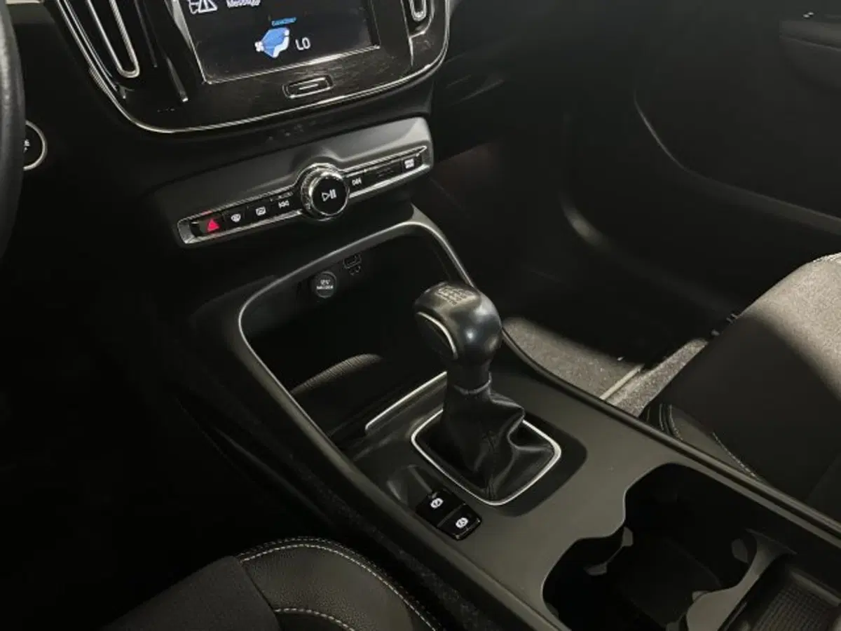Volvo XC40 usata a Treviso (10)