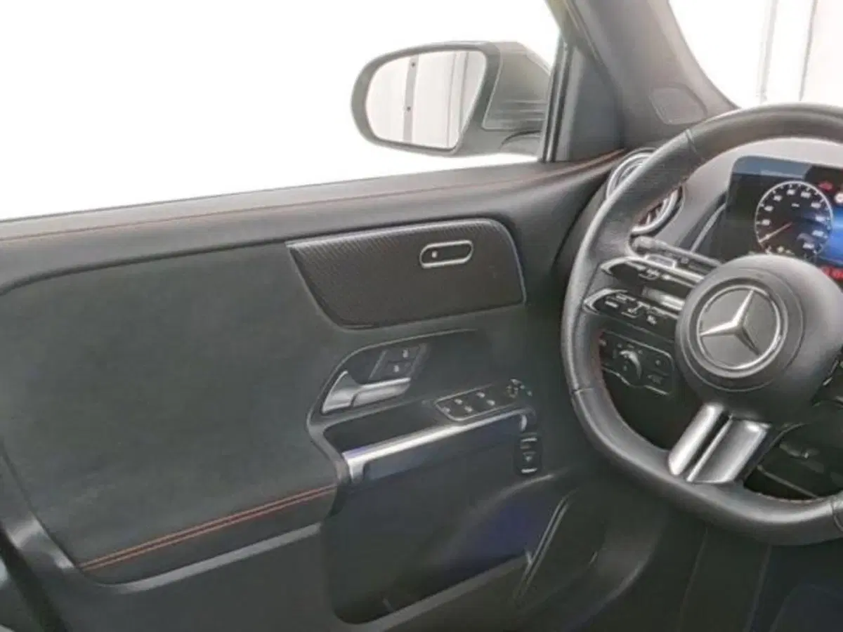 Mercedes-Benz GLB usata a Milano (9)