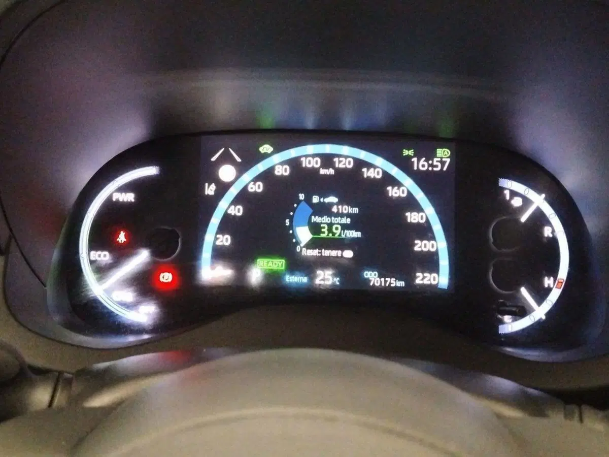 Toyota Yaris Cross usata a Roma (8)