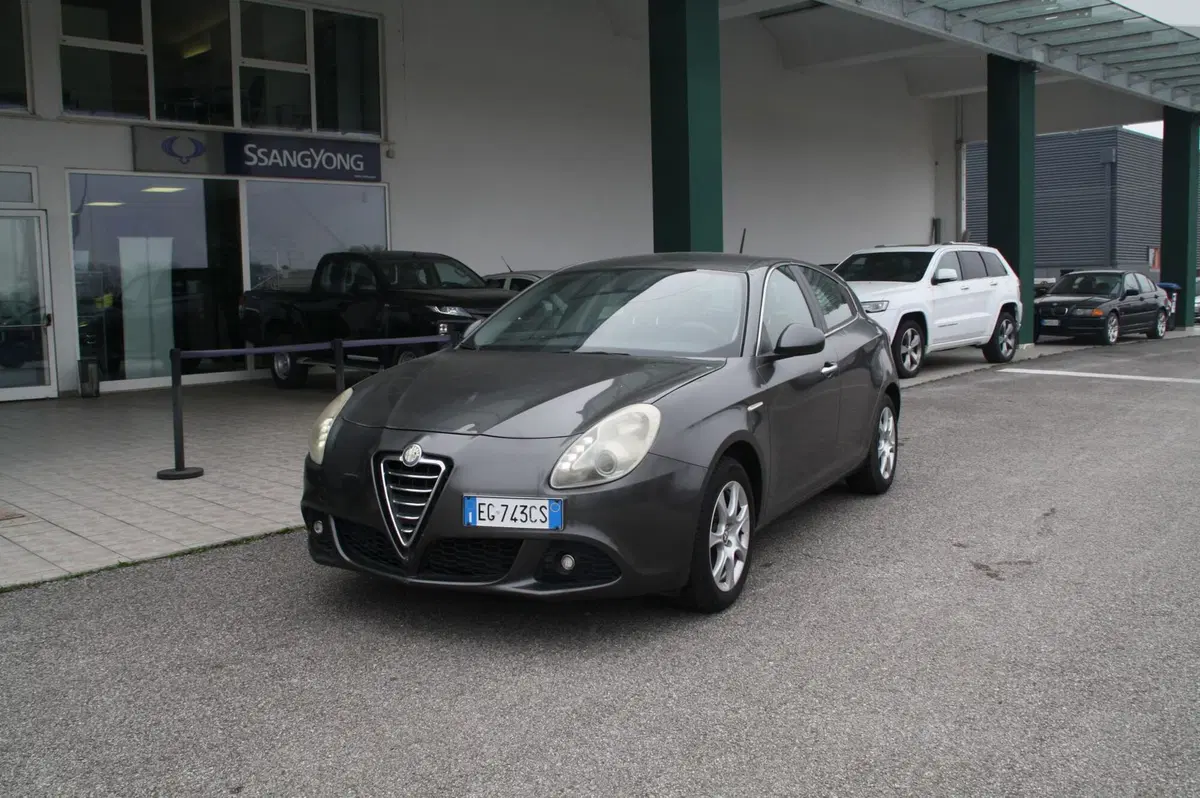 Alfa Romeo Giulietta usata a Pordenone (2)