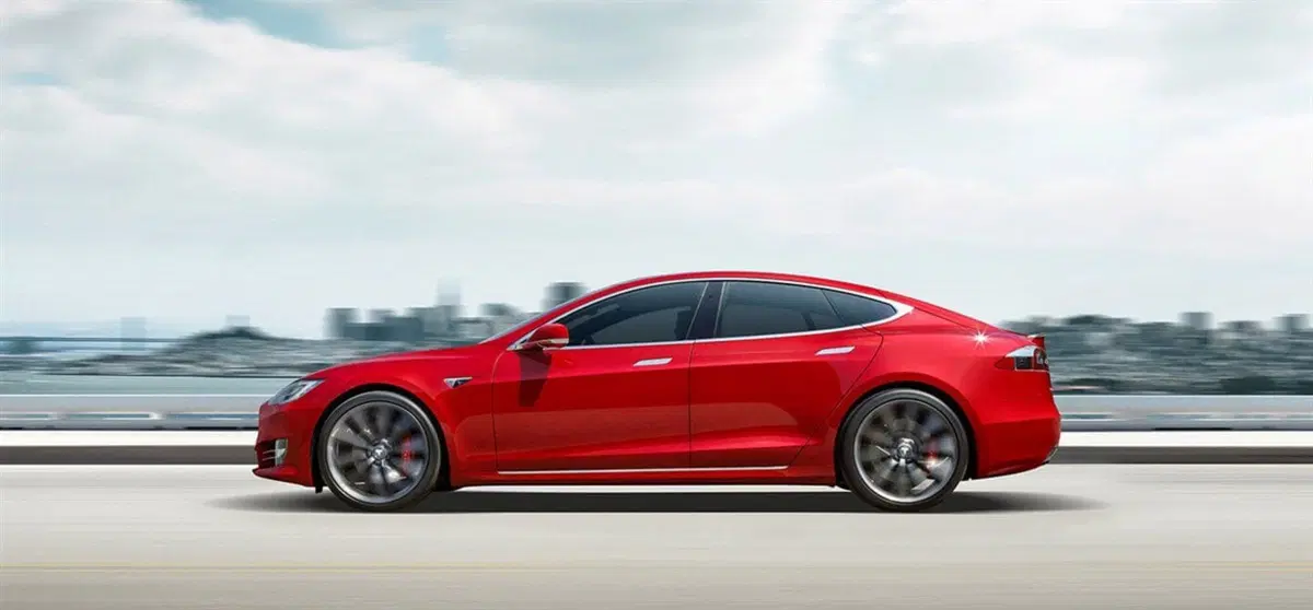 Tesla Model S usata a Salerno (4)