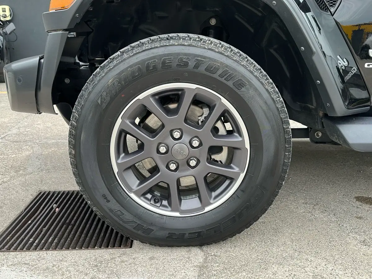 Jeep Gladiator usata a Vicenza (14)