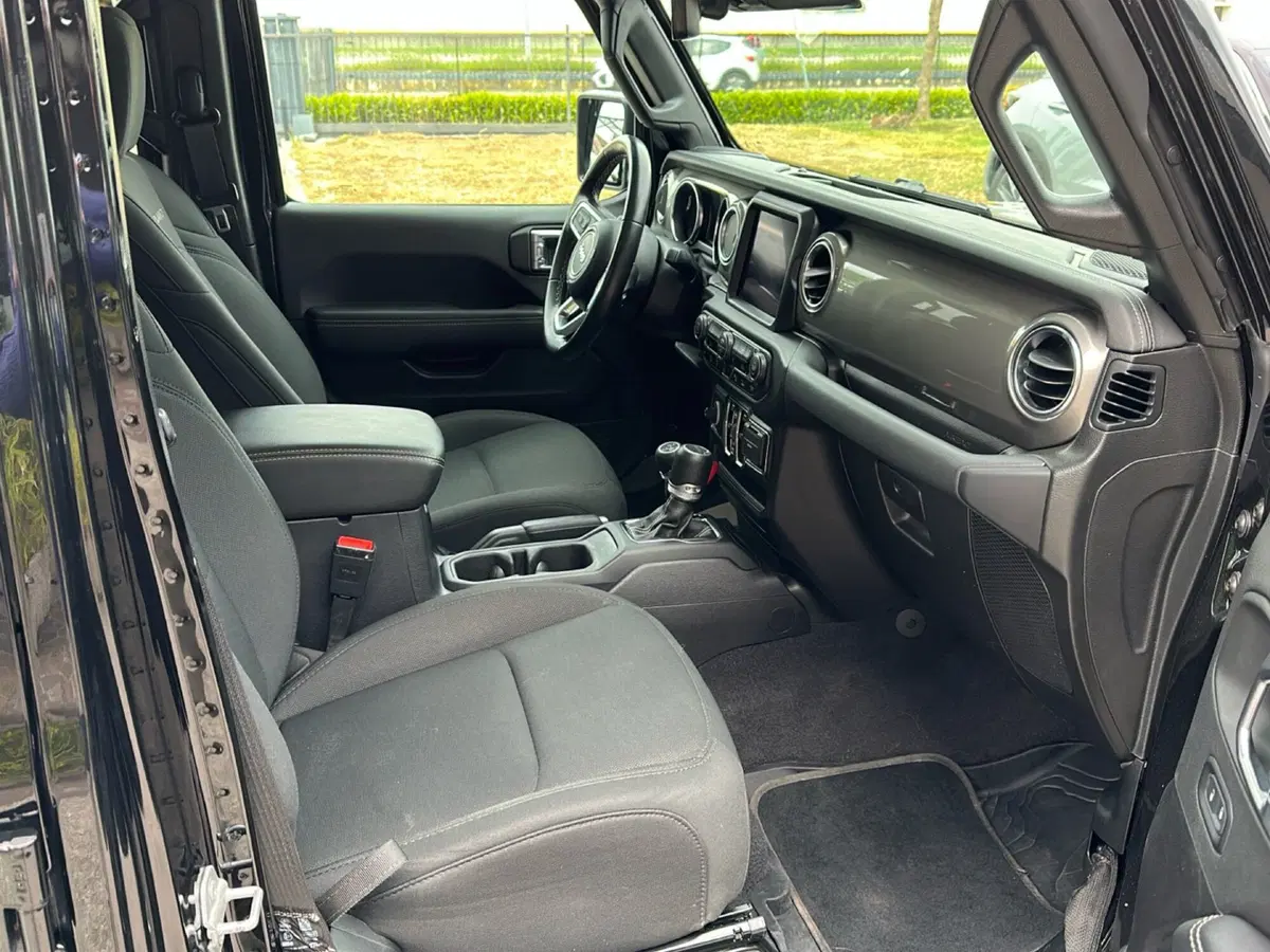 Jeep Gladiator usata a Vicenza (15)