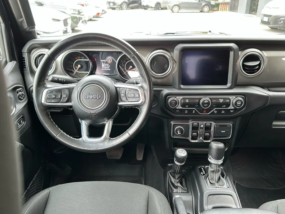 Jeep Gladiator usata a Vicenza (17)