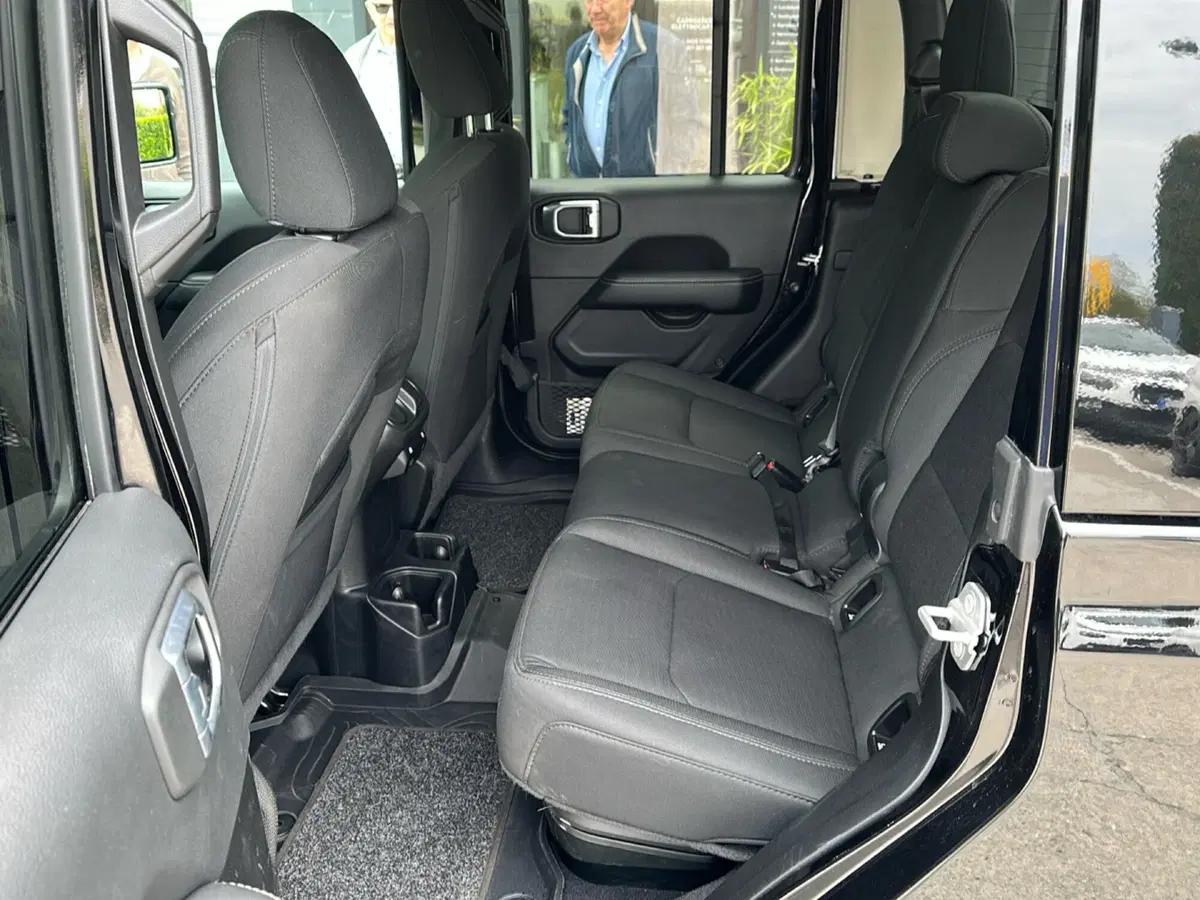 Jeep Gladiator usata a Vicenza (18)