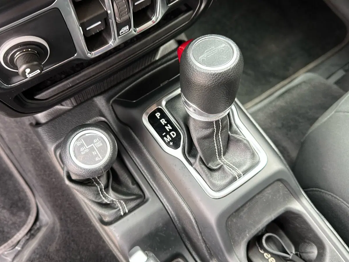 Jeep Gladiator usata a Vicenza (20)