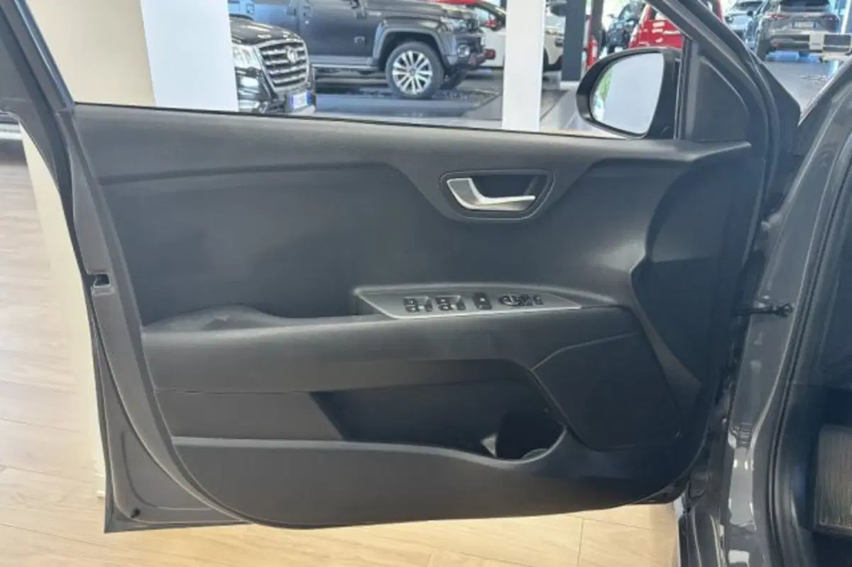 Kia Rio usata a Latina (12)