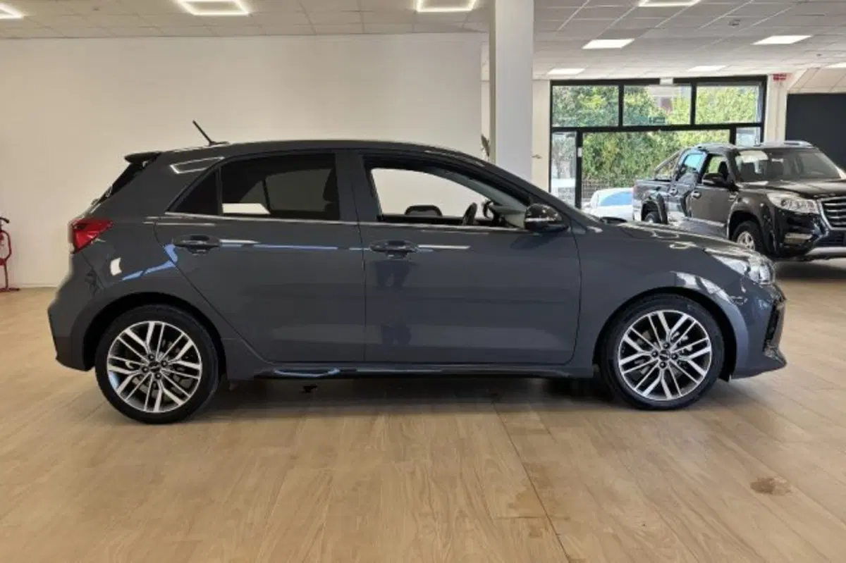 Kia Rio usata a Latina (4)