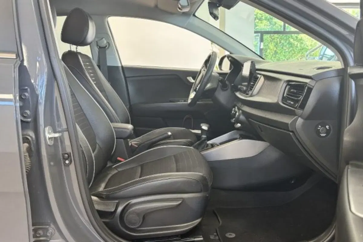 Kia Rio usata a Latina (8)