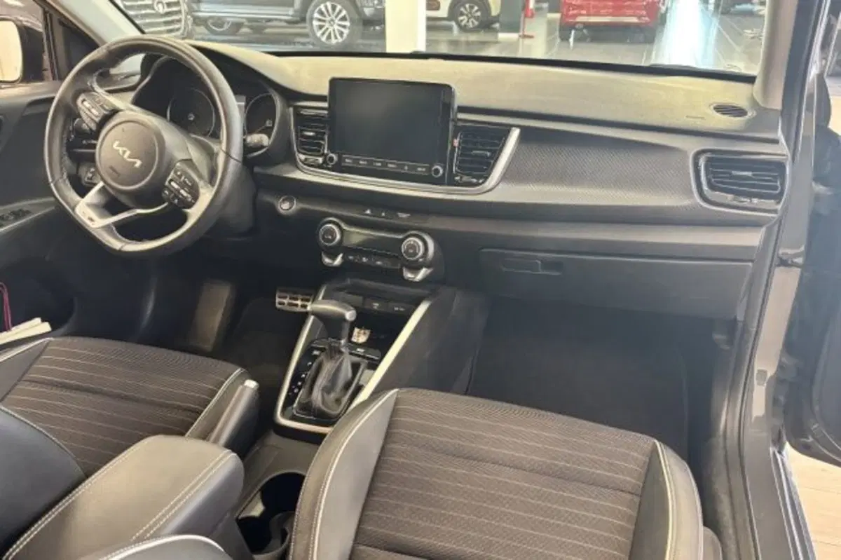 Kia Rio usata a Latina (9)