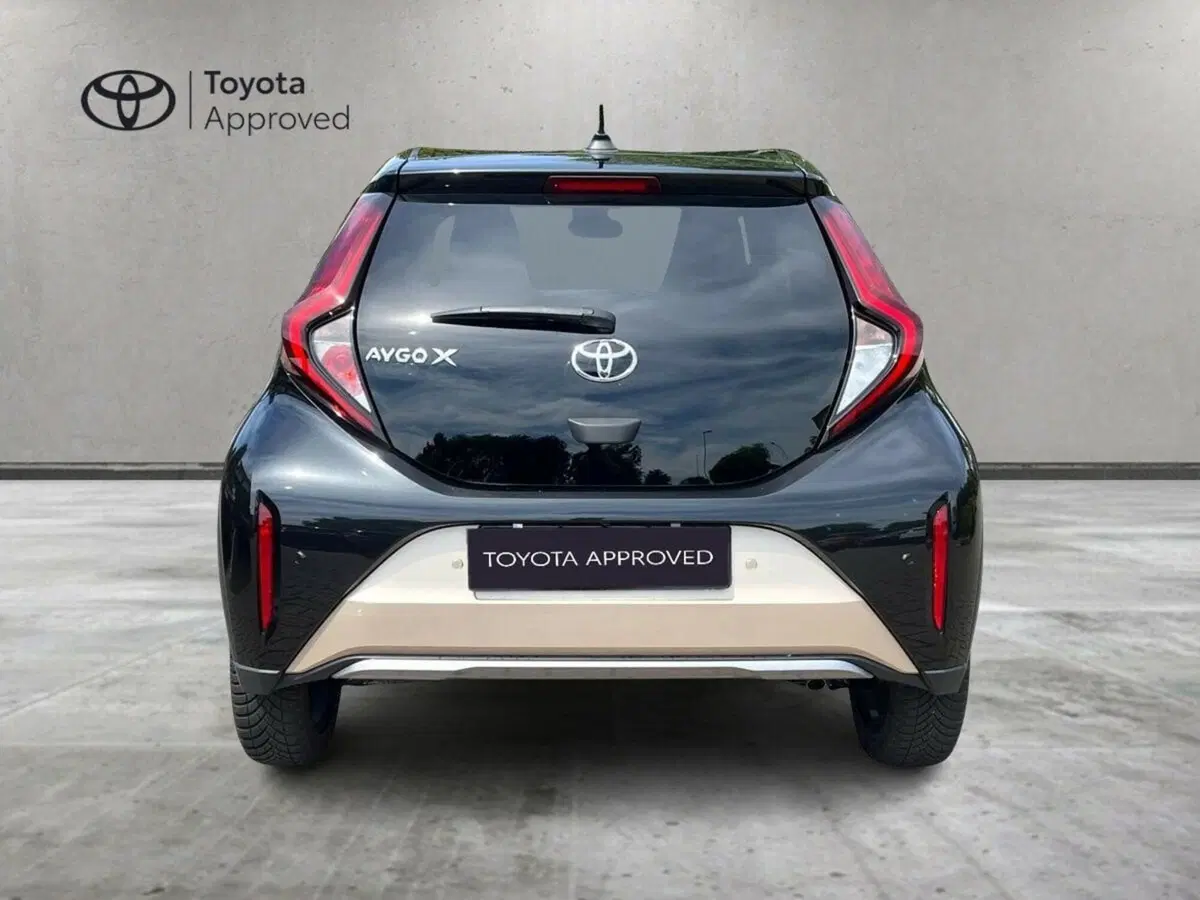 Toyota Aygo X usata a Lecco (12)