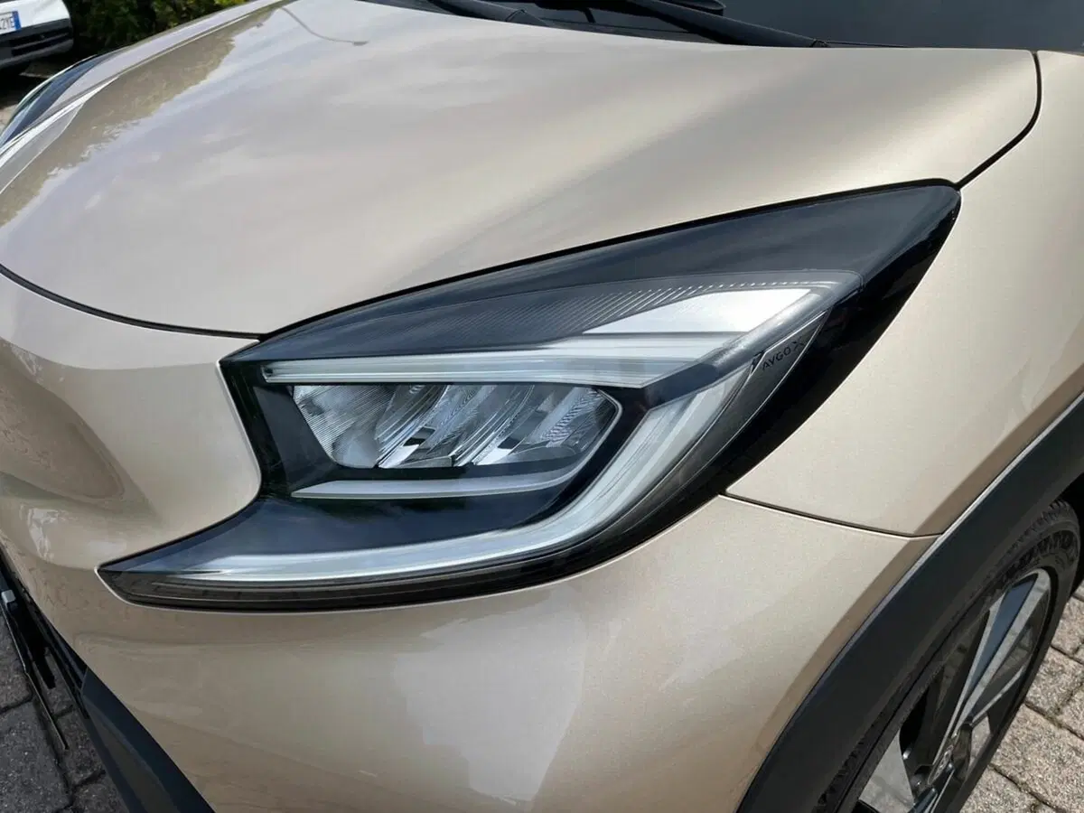 Toyota Aygo X usata a Lecco (14)