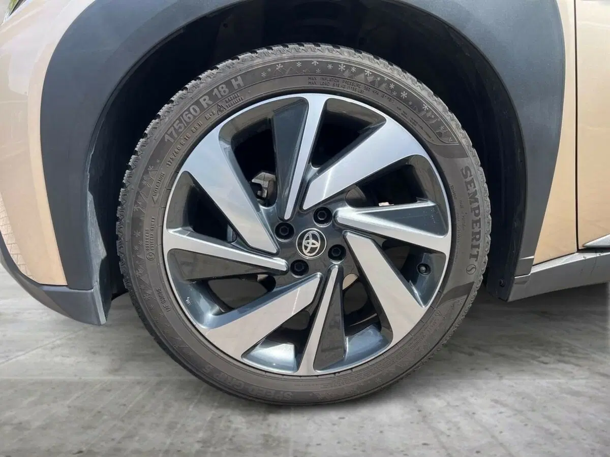Toyota Aygo X usata a Lecco (15)