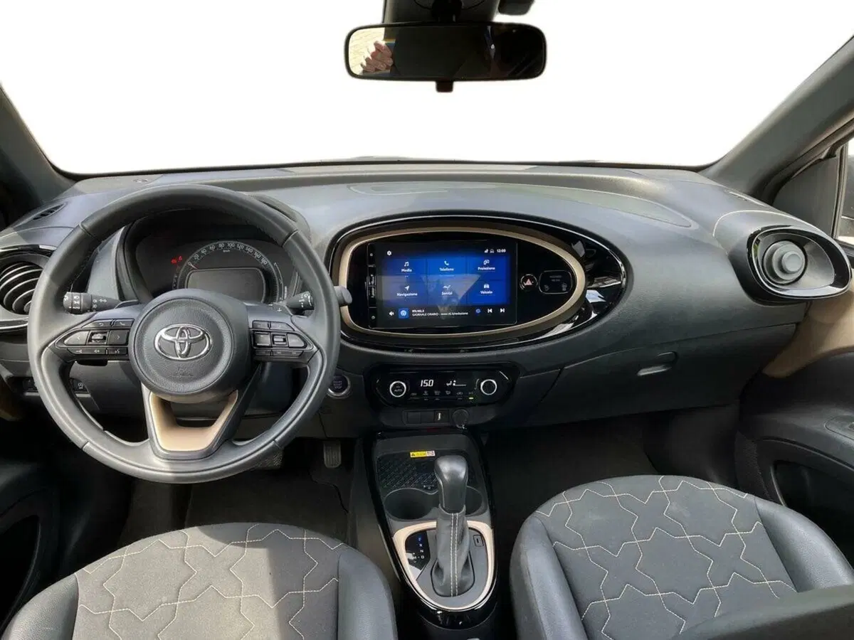 Toyota Aygo X usata a Lecco (17)