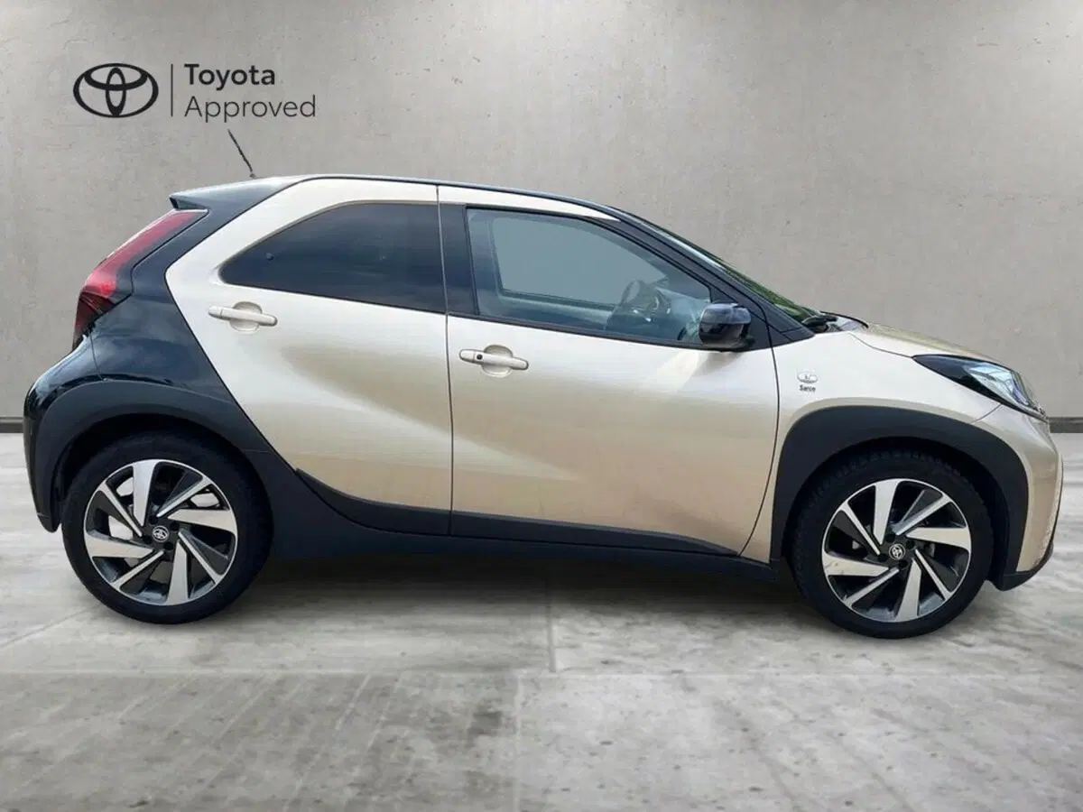 Toyota Aygo X usata a Lecco (4)