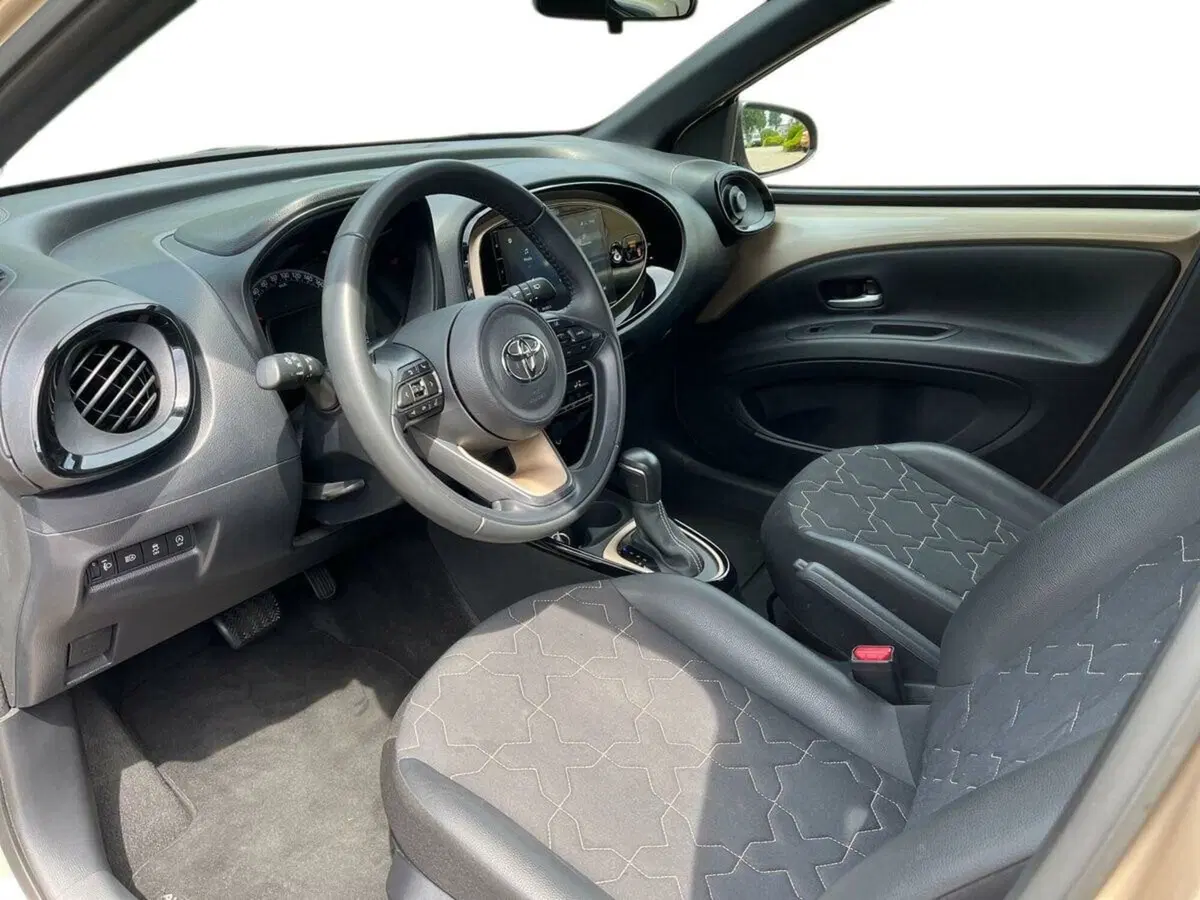 Toyota Aygo X usata a Lecco (7)
