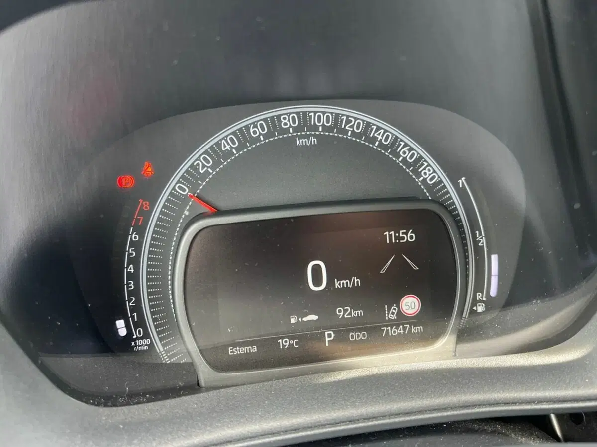 Toyota Aygo X usata a Lecco (9)