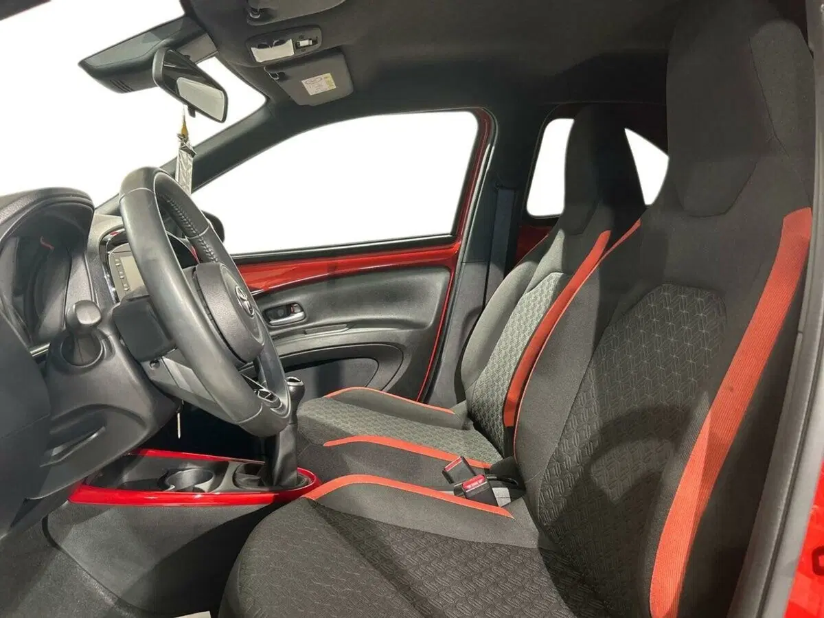Toyota Aygo X usata a Lecco (11)