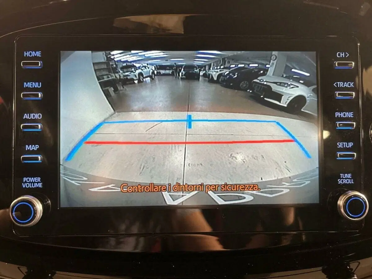 Toyota Aygo X usata a Lecco (14)