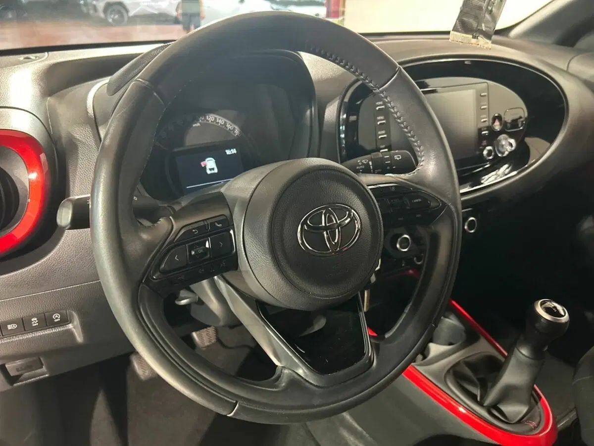 Toyota Aygo X usata a Lecco (15)