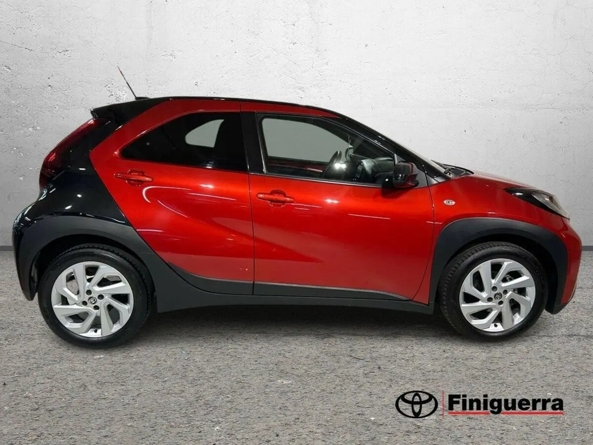 Toyota Aygo X usata a Lecco (6)