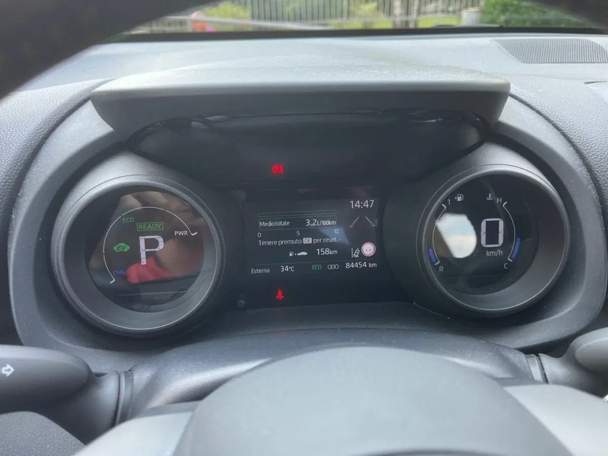 Toyota Yaris usata a Lecco (9)