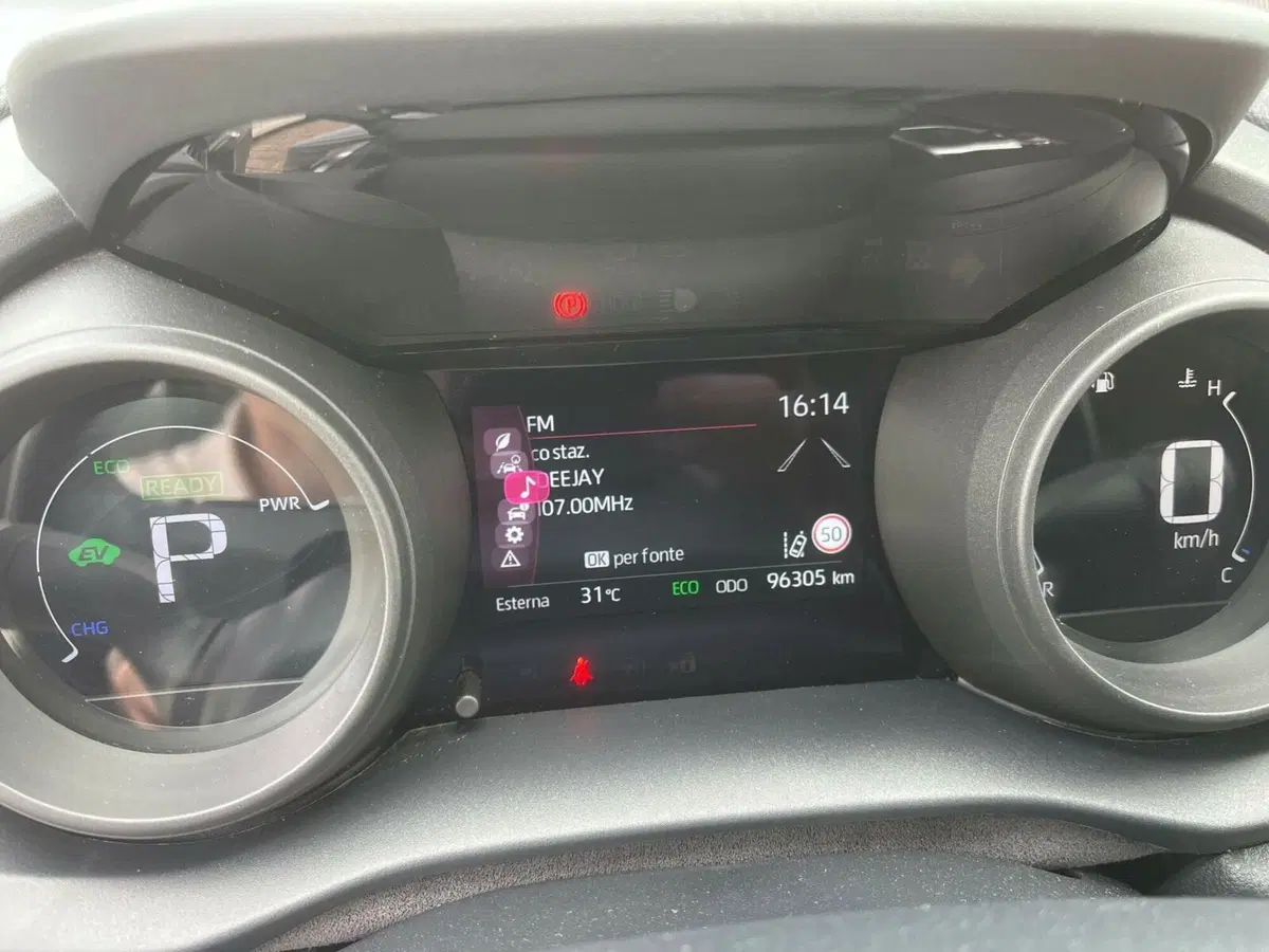Toyota Yaris usata a Lecco (8)