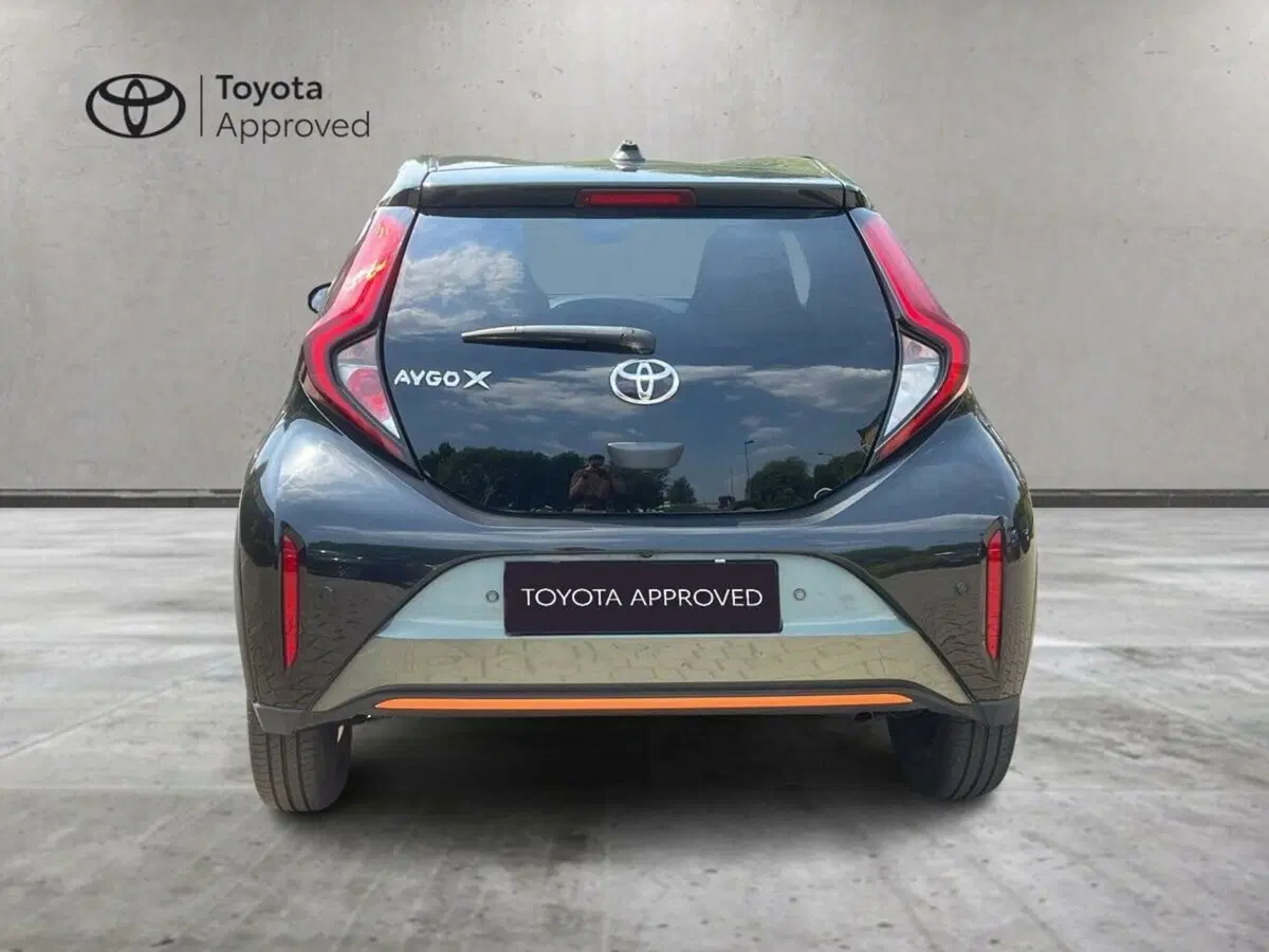Toyota Aygo X usata a Lecco (12)