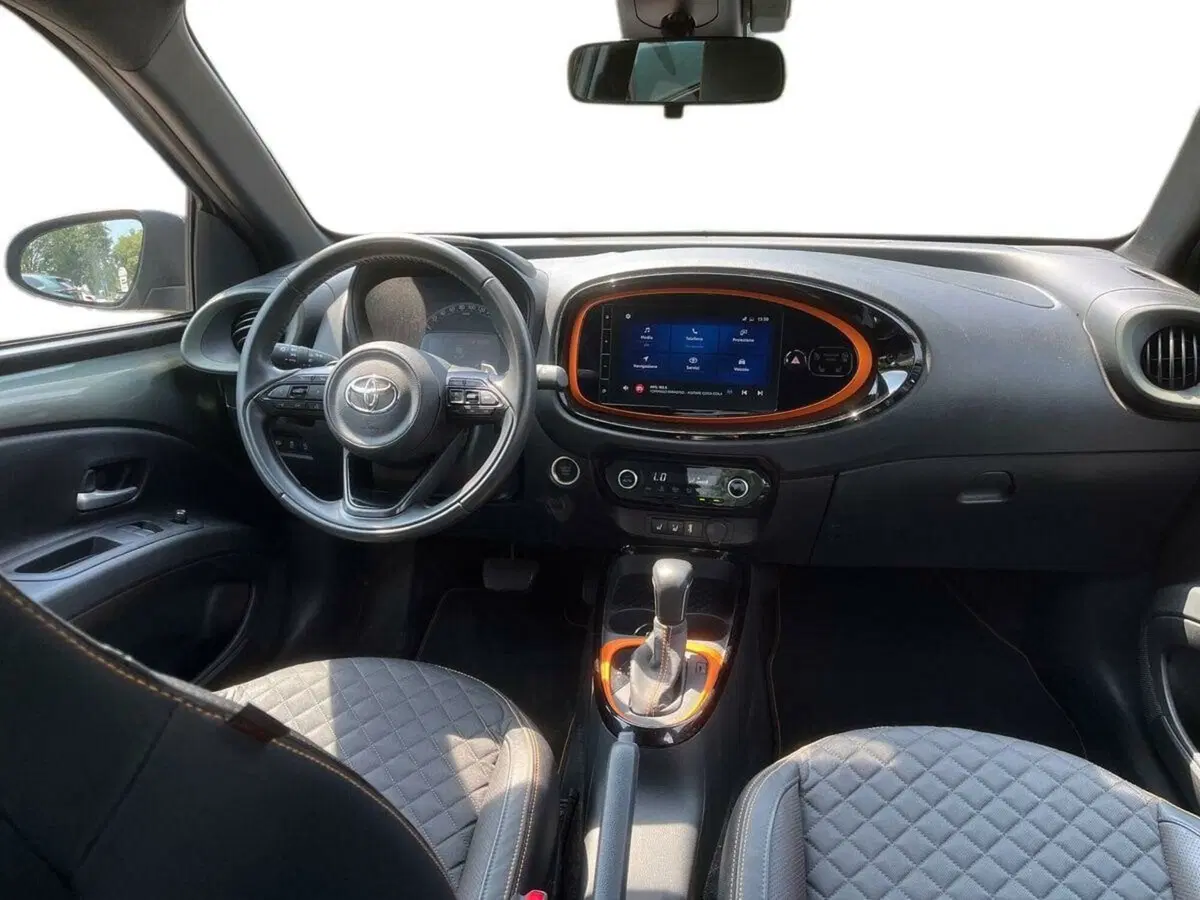 Toyota Aygo X usata a Lecco (16)