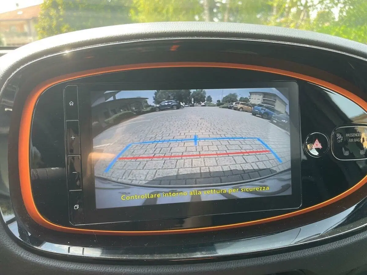 Toyota Aygo X usata a Lecco (17)