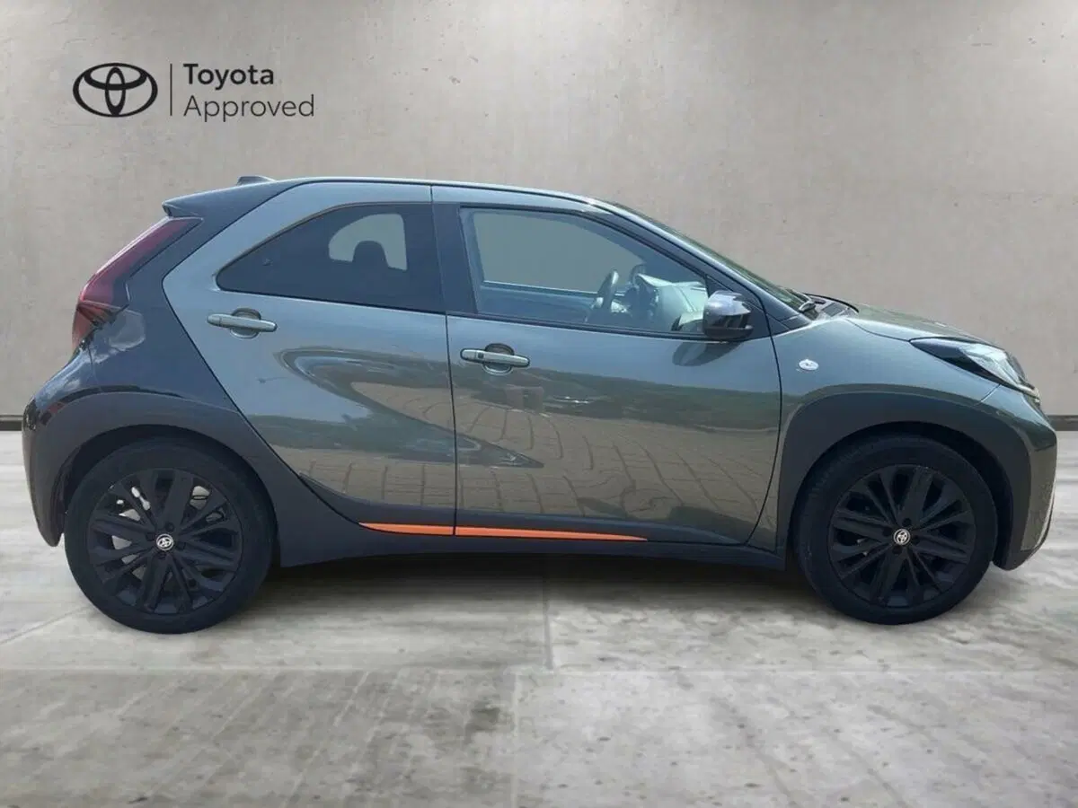 Toyota Aygo X usata a Lecco (4)