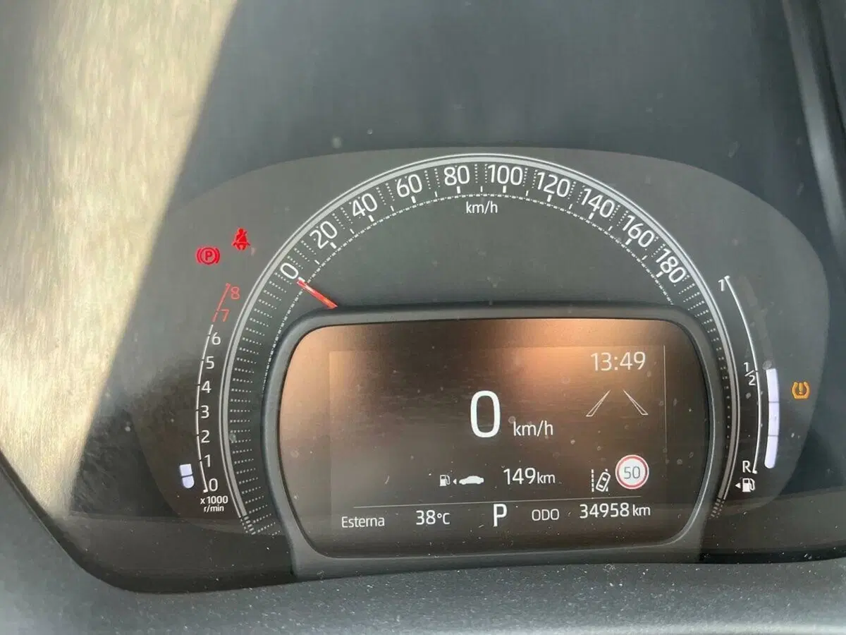 Toyota Aygo X usata a Lecco (9)