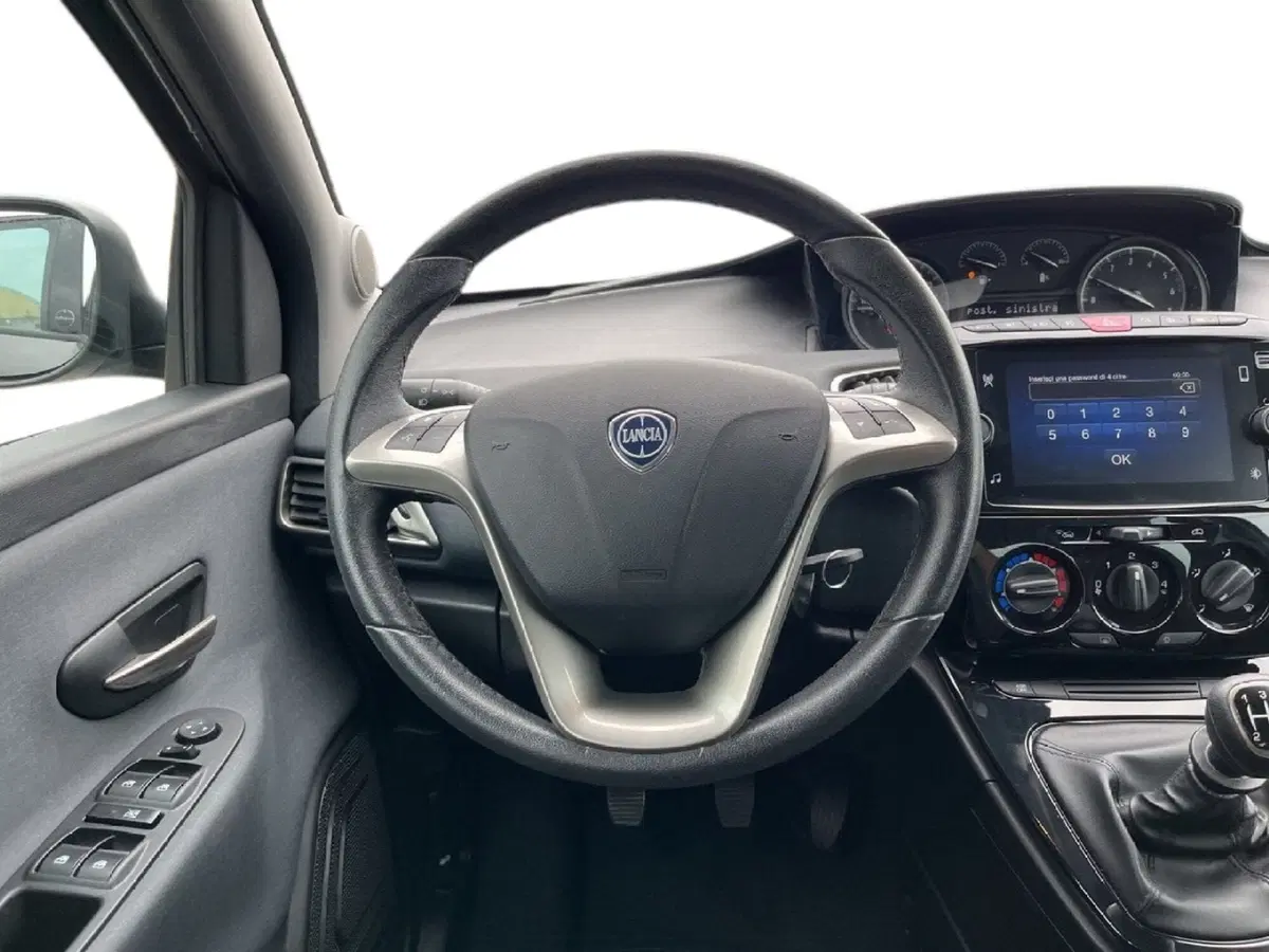 Lancia Ypsilon usata a Torino (11)