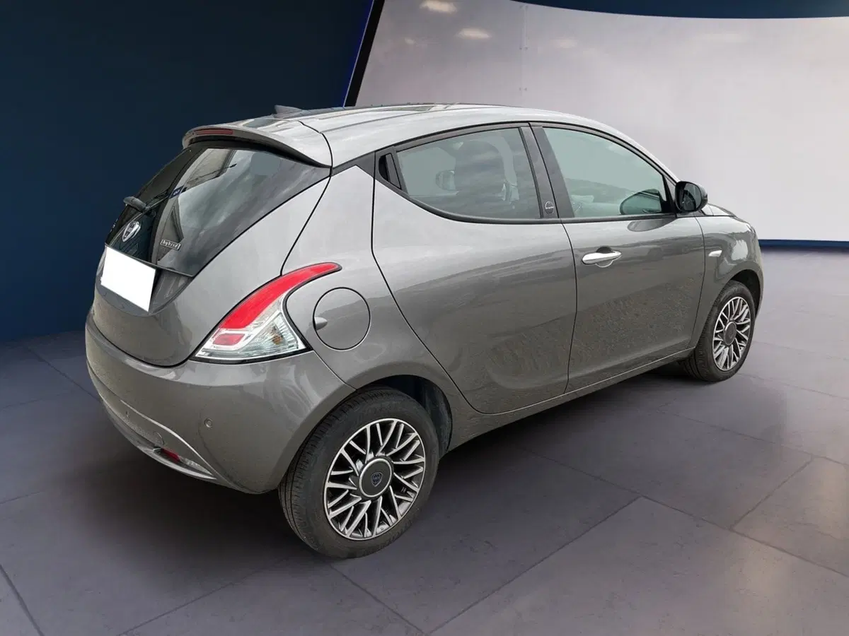 Lancia Ypsilon usata a Torino (4)