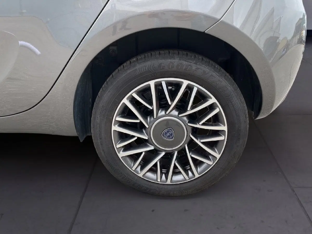 Lancia Ypsilon usata a Torino (7)