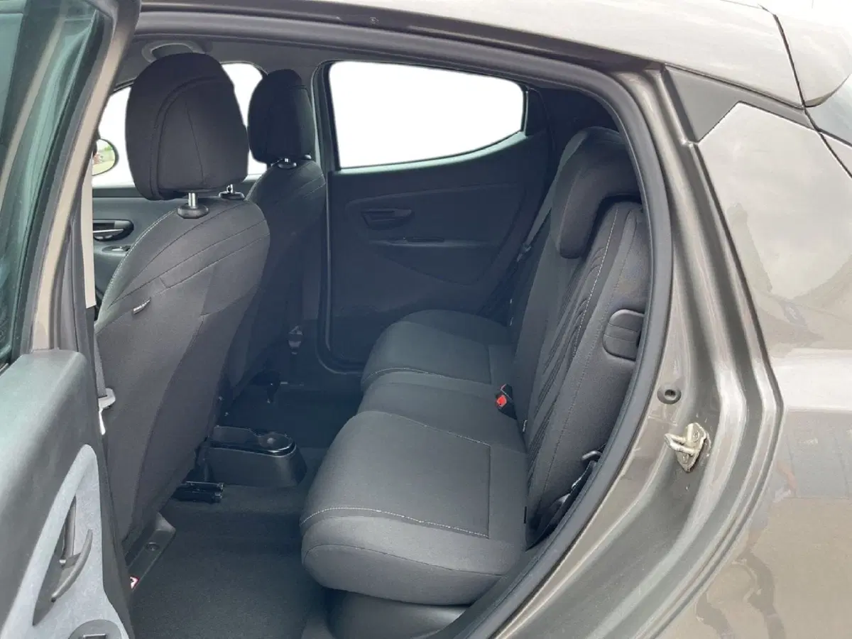Lancia Ypsilon usata a Torino (8)