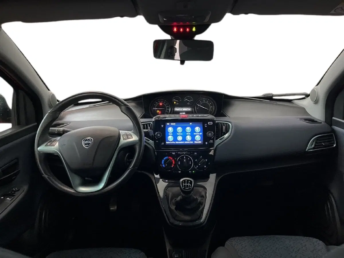 Lancia Ypsilon usata a Torino (10)