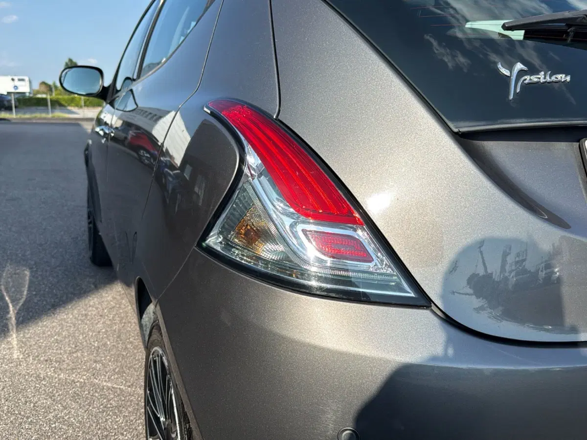 Lancia Ypsilon usata a Mantova (10)