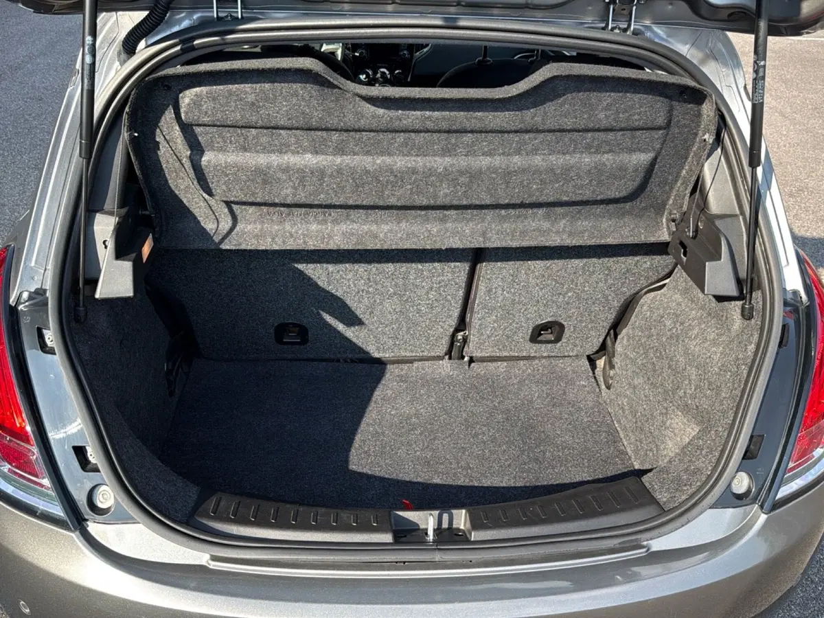 Lancia Ypsilon usata a Mantova (14)