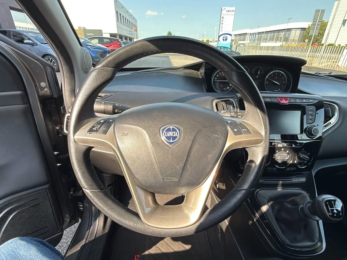 Lancia Ypsilon usata a Mantova (20)