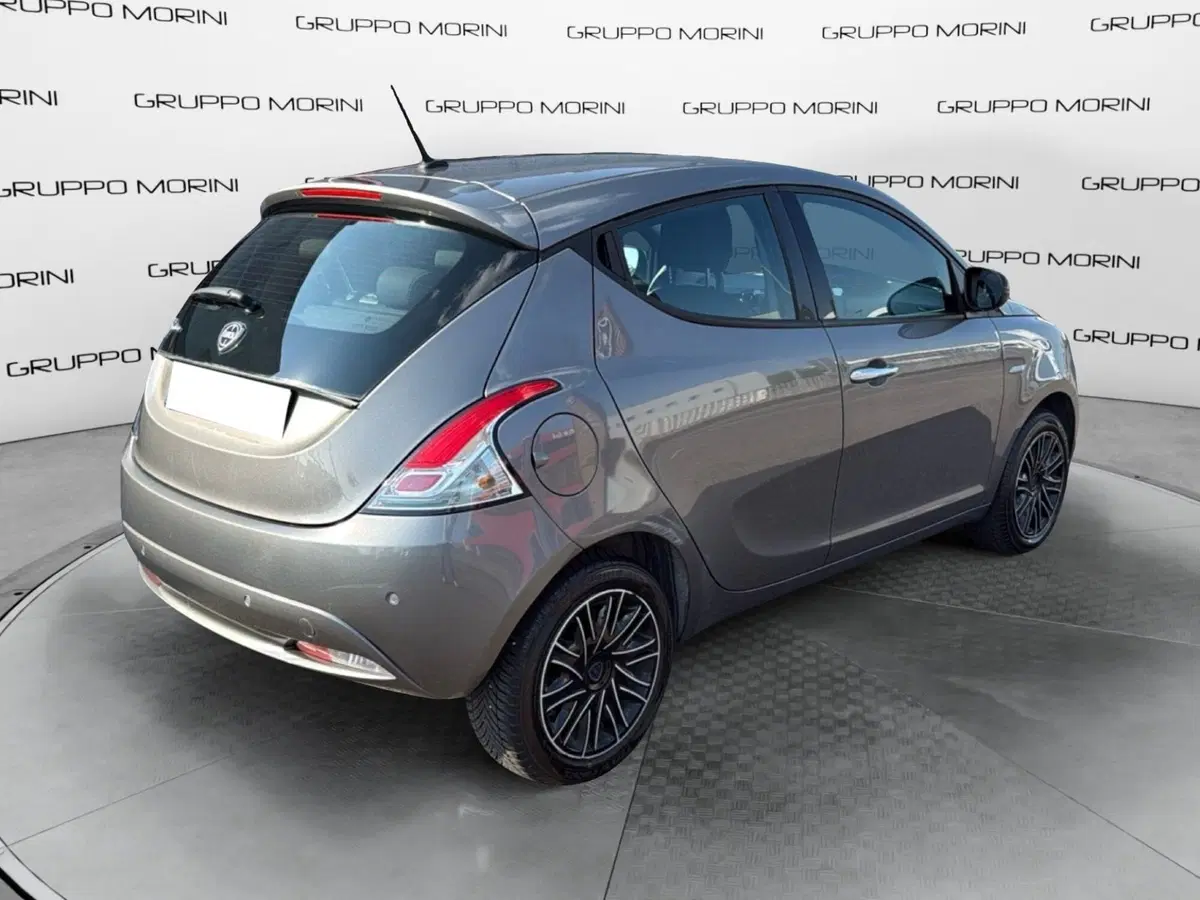 Lancia Ypsilon usata a Mantova (6)